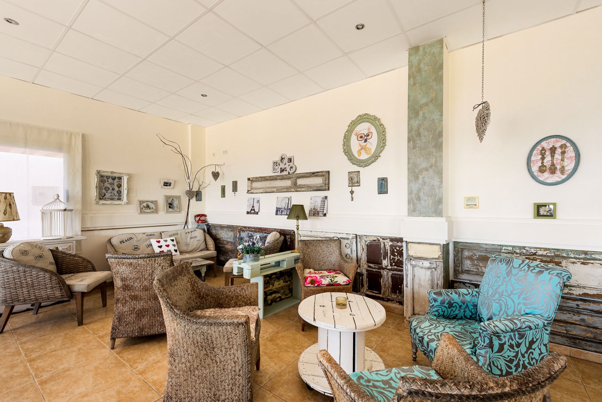 Le bistro inside table april 2019 2