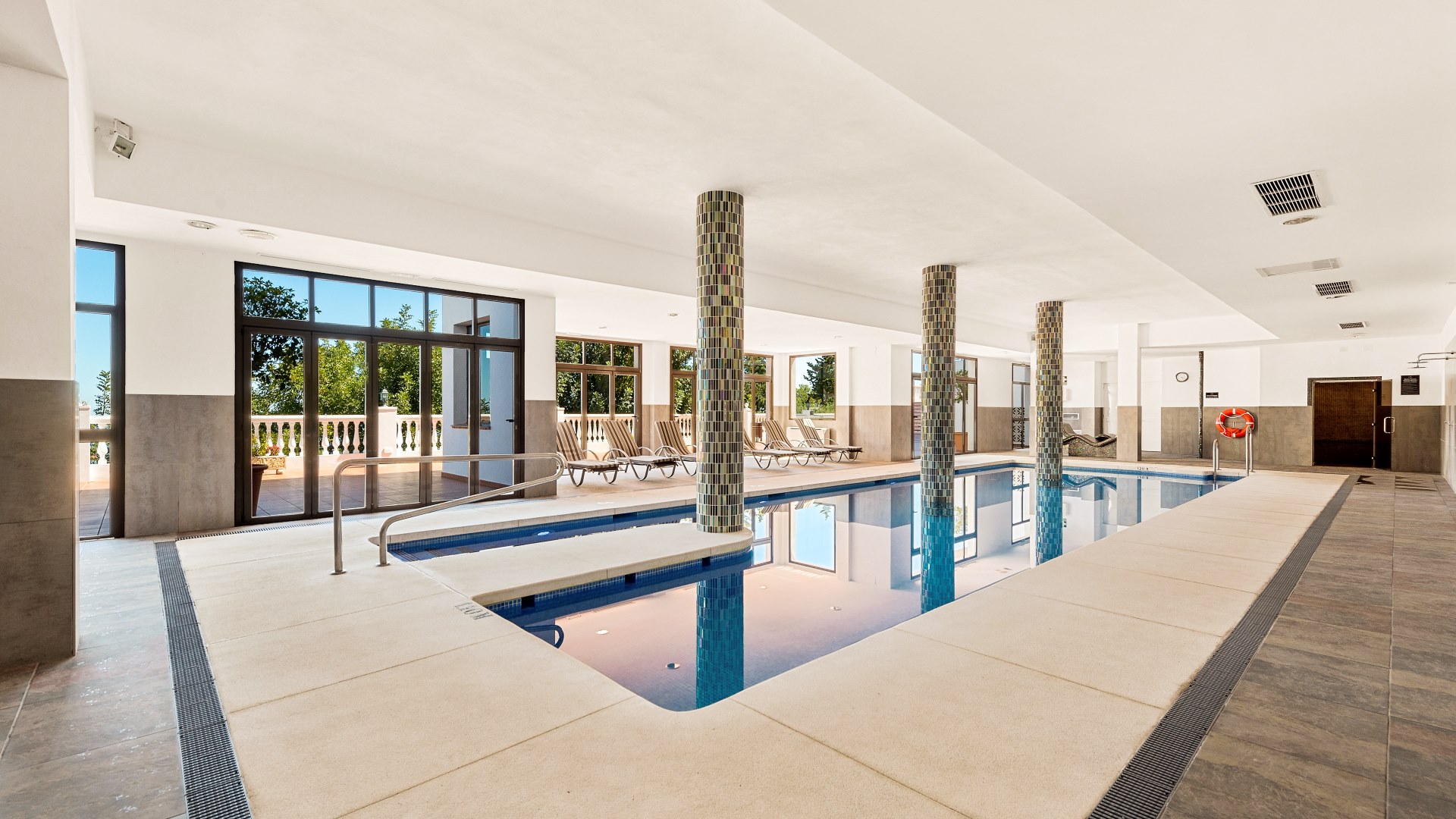 Le indoor pool april 2019