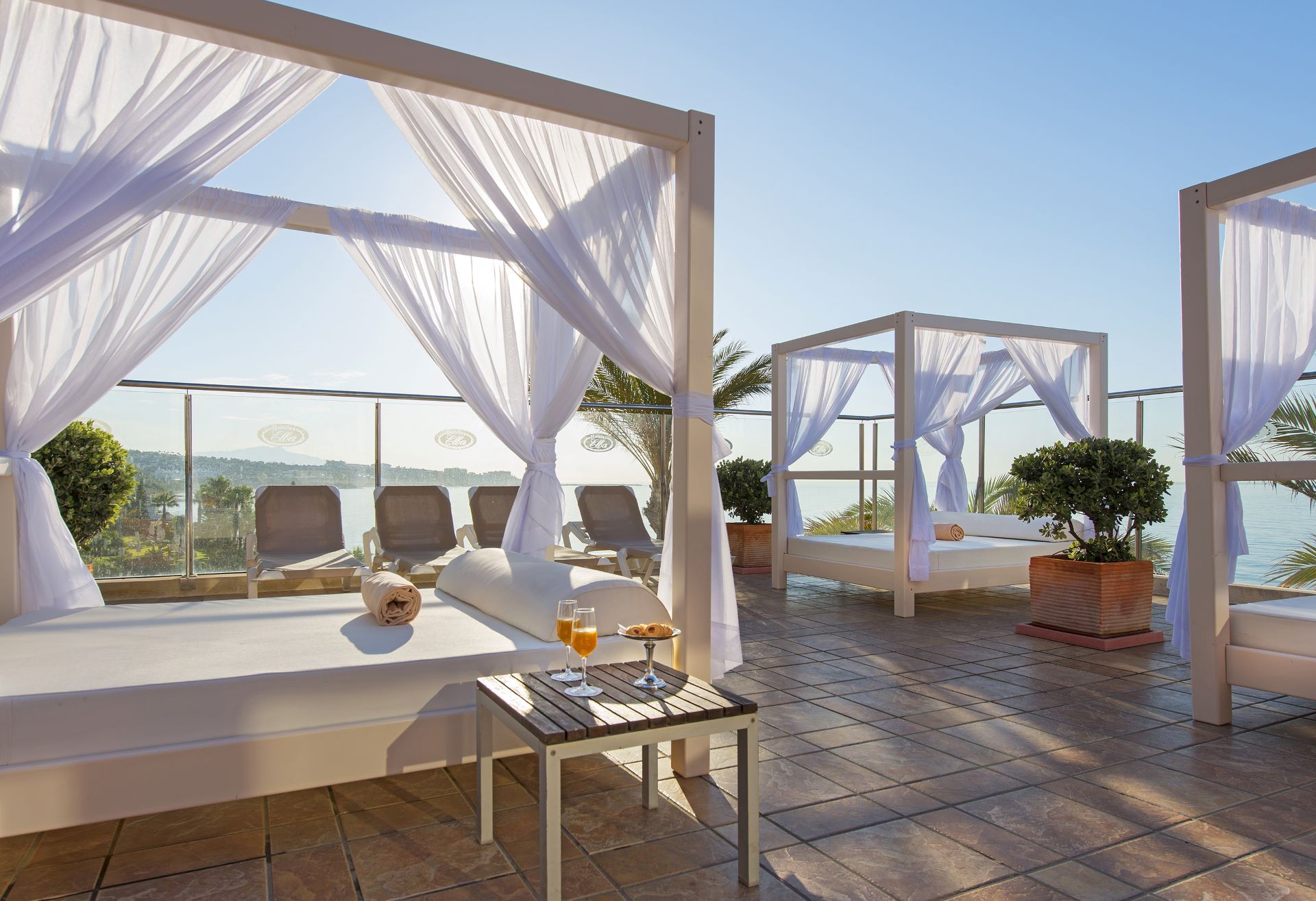 28  balinese beds