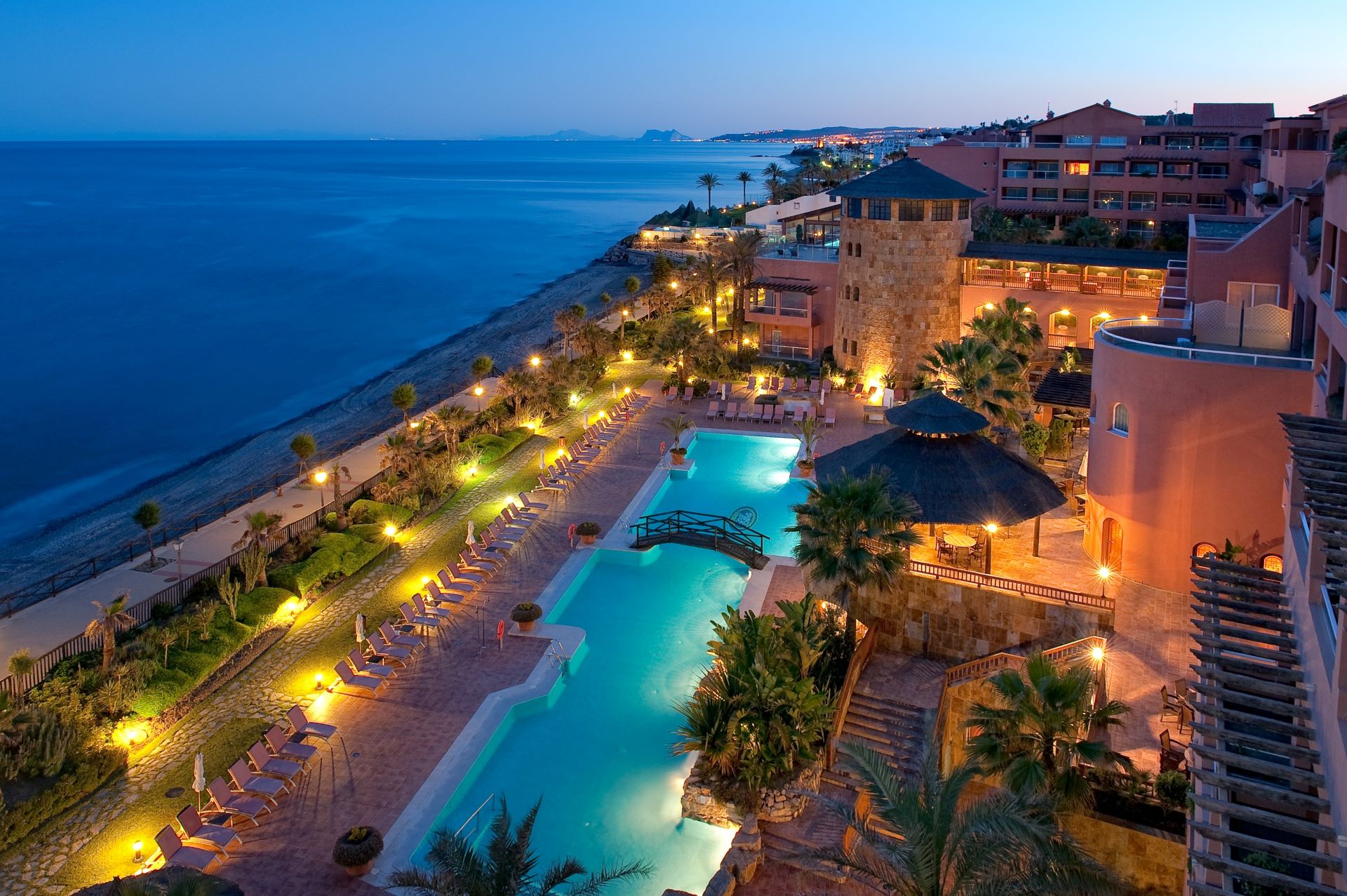 46  back hotel  night view