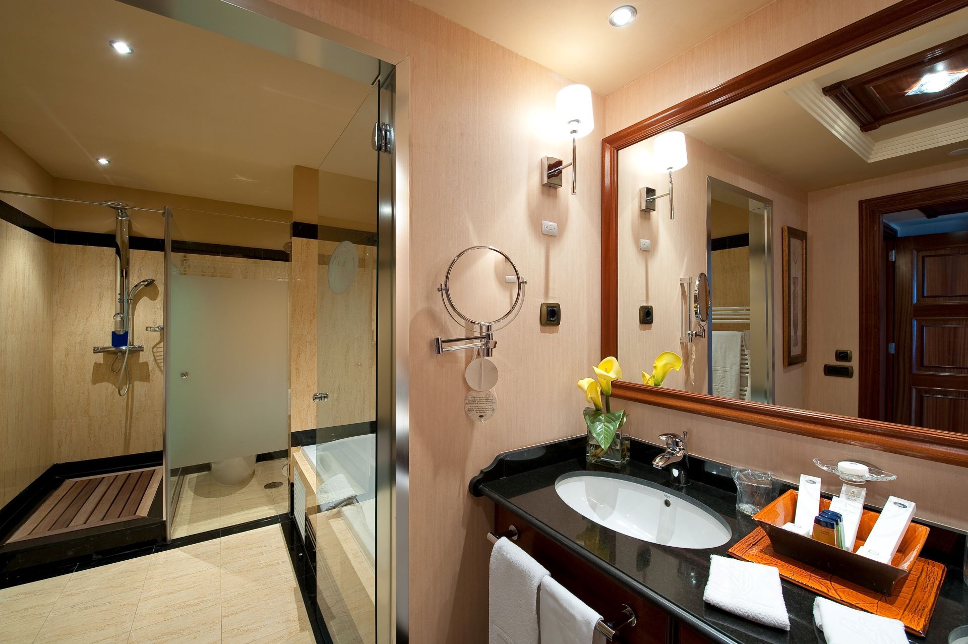 8  double room  bathroom