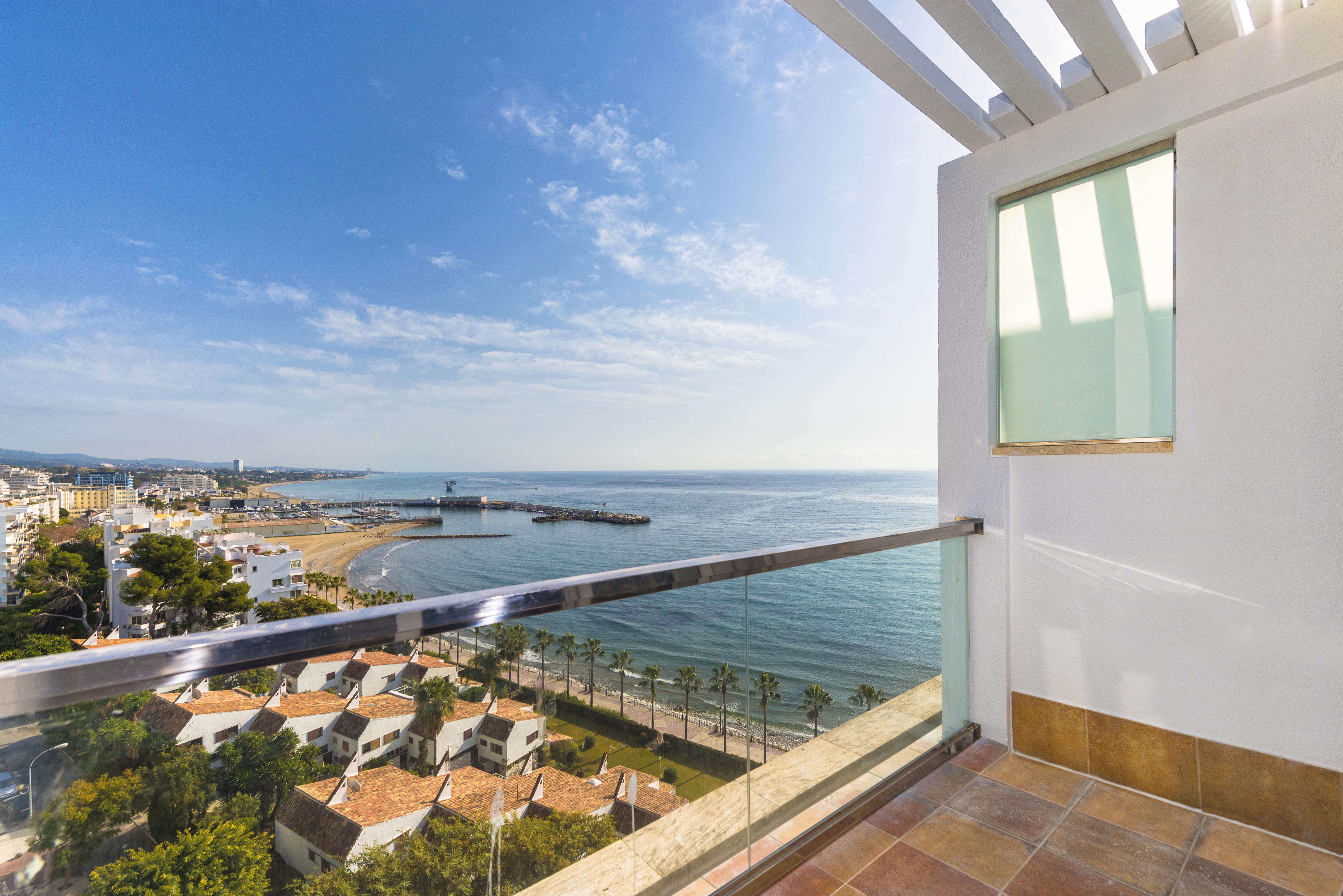 07 amare marbella habitaciones my way vista mar lateral terraza 1 1